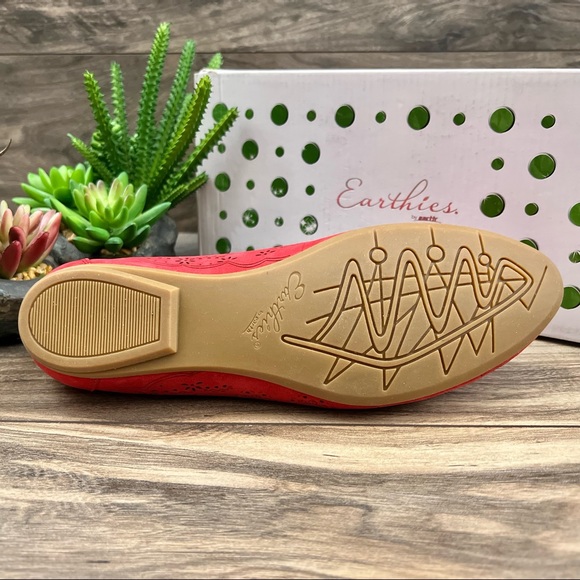 NIB Earthies Lindi Floral Laser Cut Scalloped Leather Ballet Flats Bright Red 7B - Picture 9 of 12
